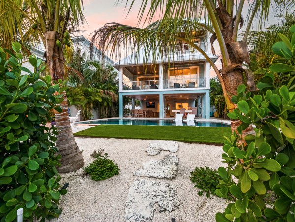 Exquisite 4 Bedroom Vacation Rental with Great Amenities